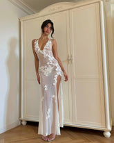 Maelis – Sleeveless lace dress with waist accent