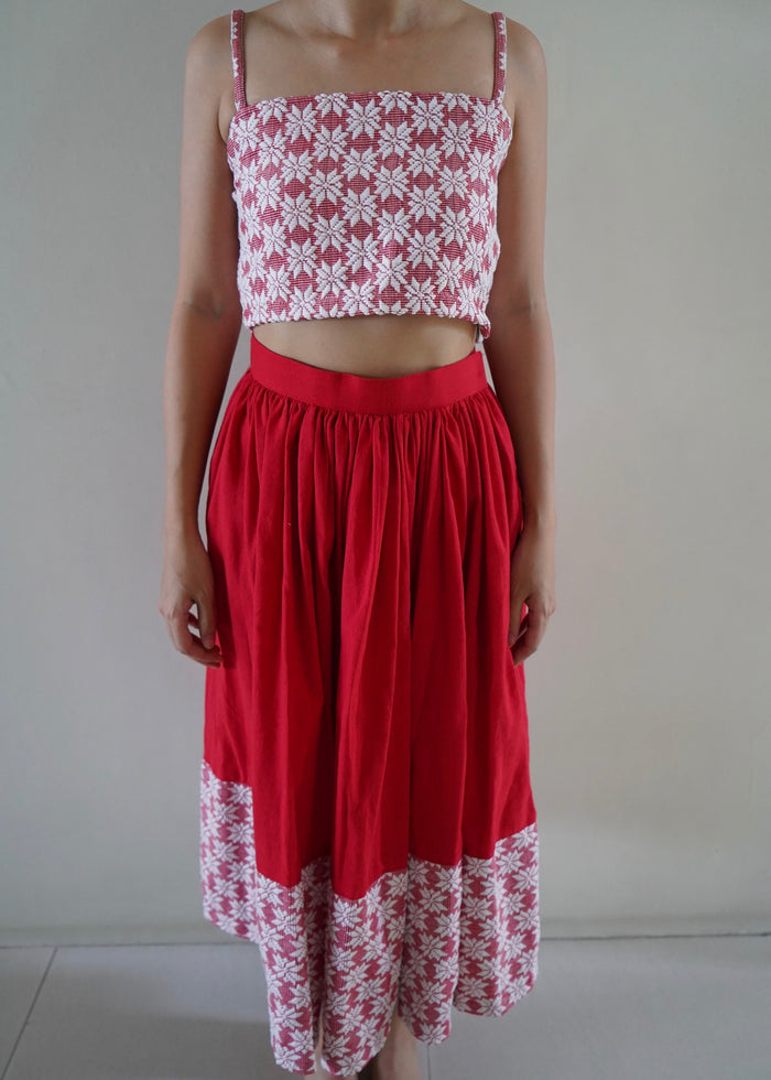 Mia - bright red